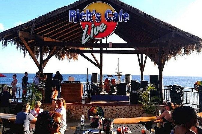 3 to 5 Hour Private Herbal Tour Shopping and Dinner at Ricks Cafe - Transportation, Pace, and Group Size That Keep the Day Pleasant