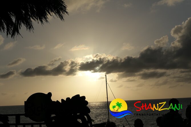 7 Mile Beach & Ricks Cafe with free Shopping experience - The smooth start: pickup, driver, and air-conditioned comfort
