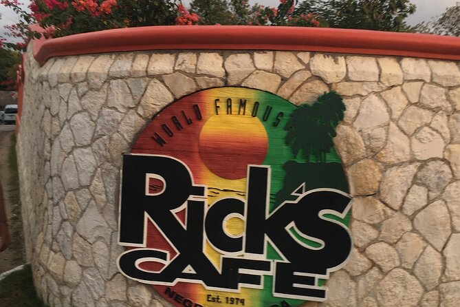 7 Miles Beach in Negril: Snorkeling, Boat Ride and Rick’s Cafe - The glass-bottom boat and snorkeling stop you’ll actually remember