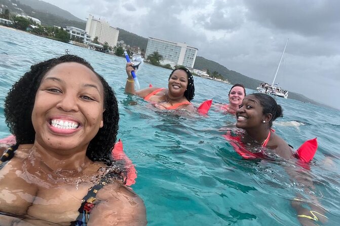 7 Miles Beach in Negril: Snorkeling, Boat Ride and Rick’s Cafe - Why the private, air-conditioned ride matters more than you think