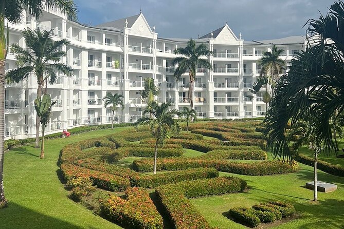 A "Private" Airport Transfer to any Resort in Ocho Rios - Optional sightseeing along the way, at no extra cost