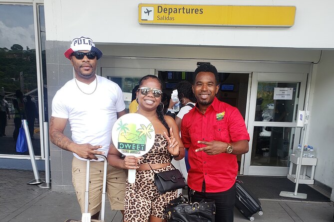 Airport Transfer Montego Bay: Riu Montego / Reggae / Palace - The Ride Itself: A/C, WiFi, and Refreshment While You Settle In