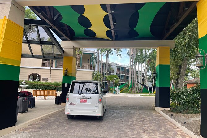 Airport Transfer To Negril - Pickup done right: how you find your driver and start the ride smoothly