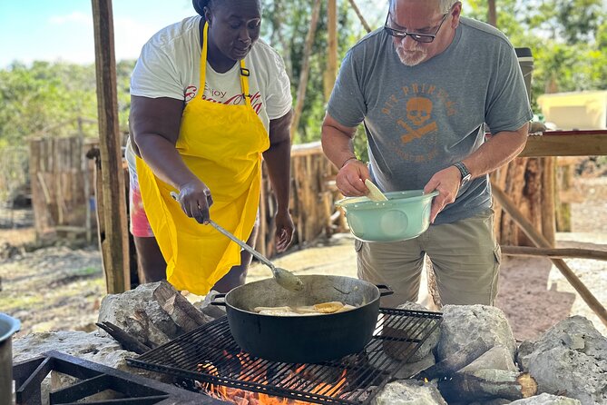 Authentic Jamaican Cooking Experience in the Mountain from mobay - Market stop: Choosing ingredients that taste like Jamaica