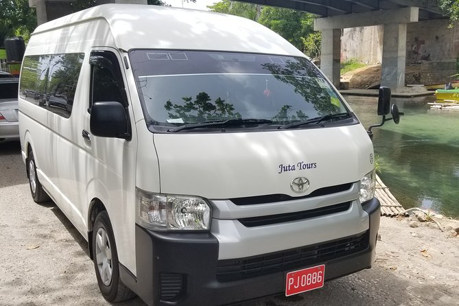 Bahia Principe Grand Jamaica Private Airport transfer - Inside the Ride: Air Conditioning, Seat Belts, and Plush Comfort