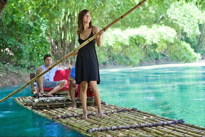 Bamboo Rafting and horseback - Vendors on the beach: how to keep the day chill