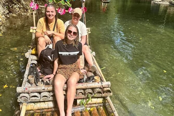 Bird Sanctuary and/or Lethe Bamboo Rafting from Montego Bay - Rocklands Bird Sanctuary: Hand-Feeding Birds Outside Montego Bay