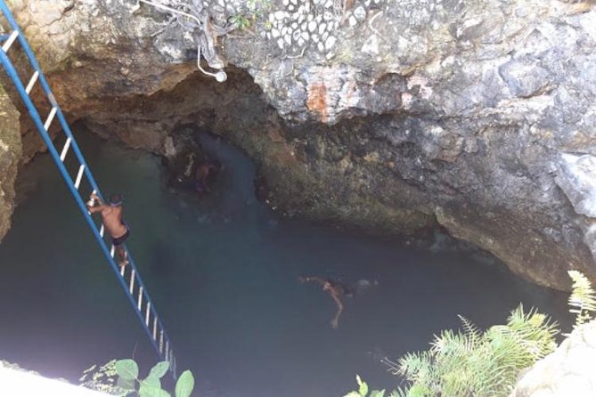 Blue Hole Mineral Spring and Ricks Cafe Private Tour - Rick’s Cafe: reggae, sunset, and professional cliff jumpers
