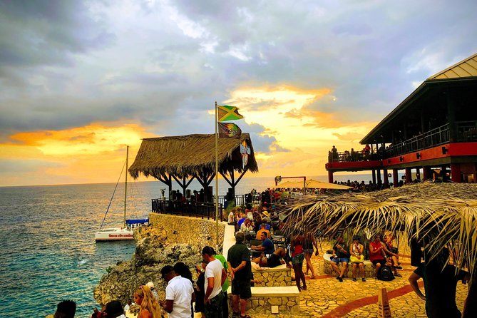 Blue Hole Mineral Spring, Ricks Cafe, 7 Mile Beach and Shopping Private Tour - Why this Negril day trip feels efficient (and still fun)