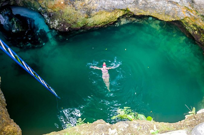 Blue Hole Mineral Spring, Ricks Cafe, 7 Mile Beach and Shopping Private Tour - Price and value: when $129 per person makes sense