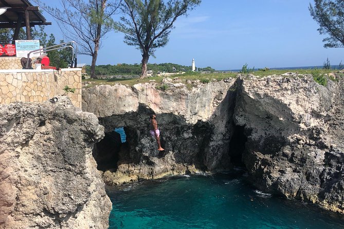 Blue Hole Mineral Springs, Rick's Café, and Shopping Combo Tour - Key things I’d circle before you book