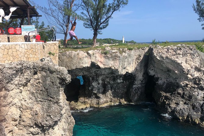 Blue Hole Mineral Springs, Rick's Café, and Shopping Combo Tour - Who this tour is best for, and who should reconsider