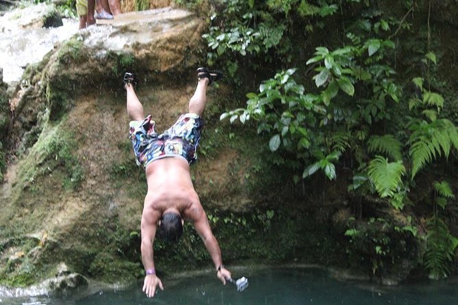 Blue Hole waterfalls from Runaway bay - Your plan of attack: the 3-hour Blue Hole window