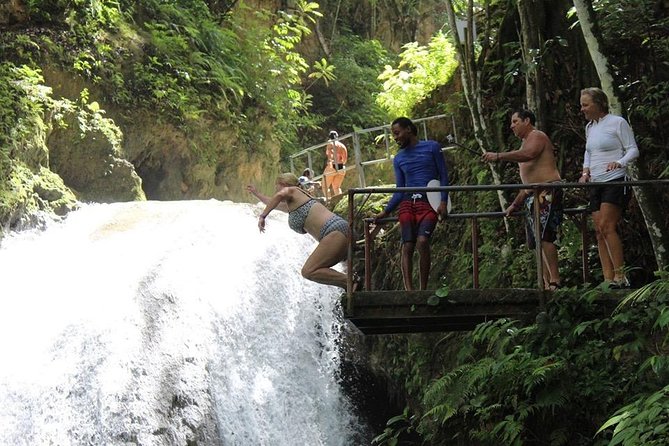 Blue Hole waterfalls from Runaway bay - What is included, and how it helps you on the ground