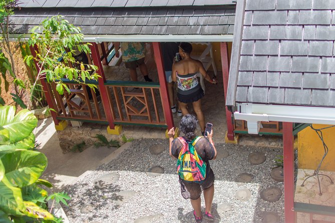 Bob Marley 9 Mile Tour Admission - Comfort tips: shoes, socks, and hillside footing