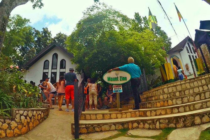 Bob Marley's Spirit of Reggae - The Nine Mile Experience - The big moment: Bob Marley Mausoleum and the boyhood home experience
