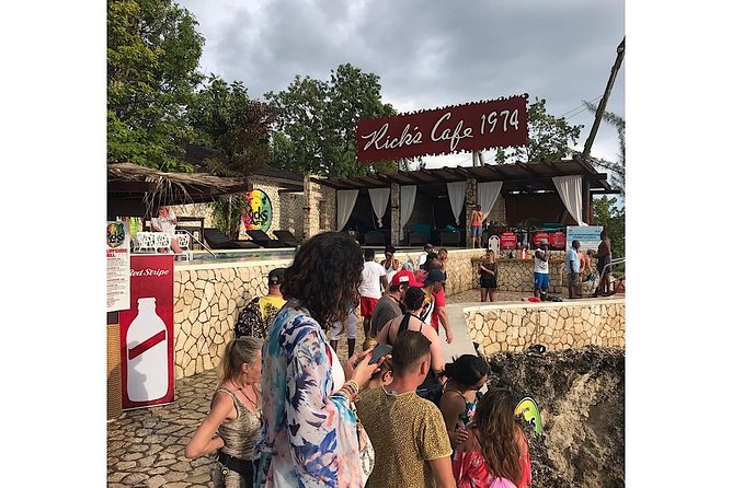Day Tour Negril Beach & Ricks Cafe - Rick’s Cafe Stop: Sunset views, DJ music, and cliff jumpers