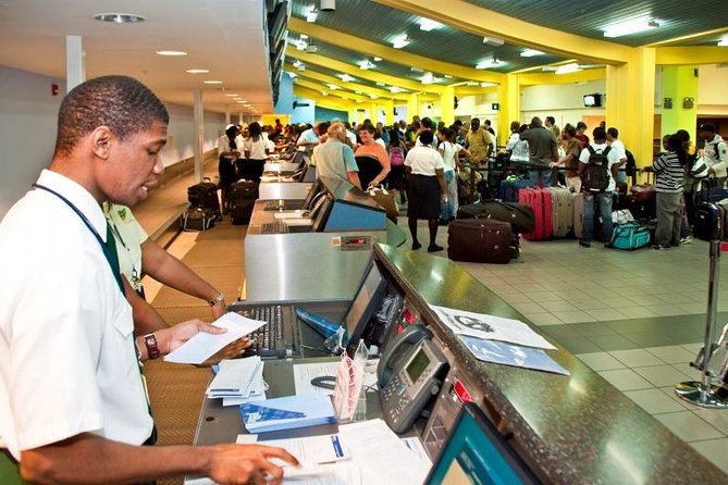 Departure Shuttle to Airport, Club Mobay Fast Track & VIP Lounge Combo - How the Shuttle and Club Mobay Package Fits Together
