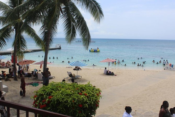 Doctor's Cave Beach and Shopping - Doctor’s Cave Beach: Swim-Worthy Water and Near-White Sand