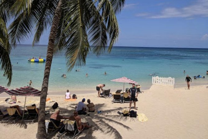 Doctor's Cave Beach, Jimmy Buffett 's Margaritaville and Shopping - Stop 3 at Margaritaville: food, drinks, and a fun cliffside break