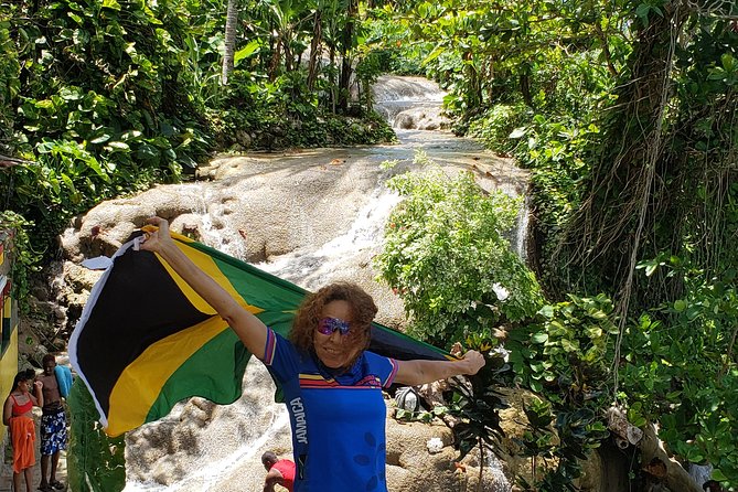 Dunn's Falls and Blue Hole Daytrip with Lunch from Montego Bay & Trelawny - Dunn’s River Falls and Park: The 600-Foot Climb With a Guide