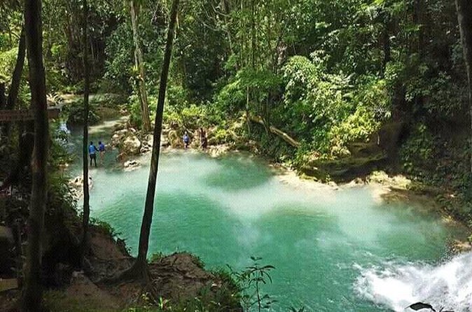 Dunn's River Falls and Blue Hole Combo Tour From Ocho Rios & Runaway Bay - Photo-friendly pacing: how to think about crowds without stressing
