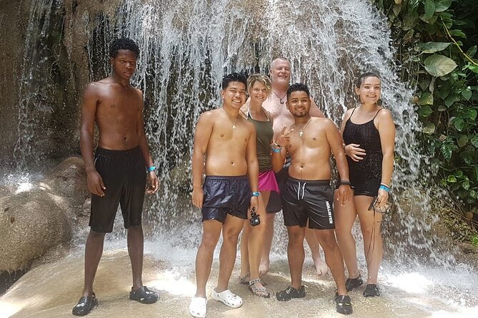 Dunn's River Falls And Shopping Tour From Ocho Rios - Dunn’s River Falls: wristband entry and guided human-chain climbing