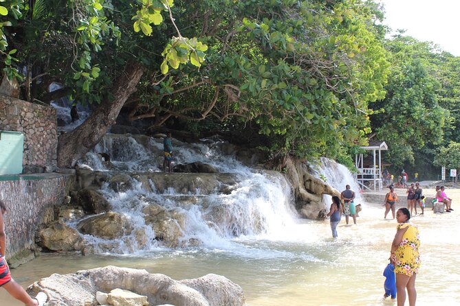 Dunn's River Falls Jamaica/Montego Bay/Falmouth - Shopping in the Park: Buy Small, Spend Smart