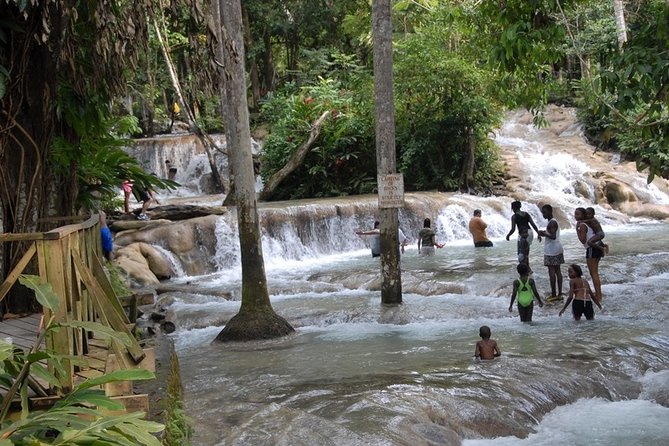 Dunn's River Falls Tour from Ocho Rios - Stop 1, Dunn’s River Falls and Park: 3 Hours of Climb, Swim, and Saltwater Relaxing