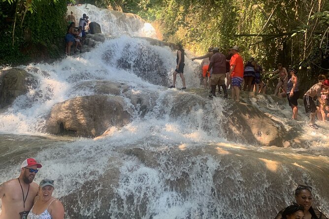 Dunn's River Falls, Zipline Adventure from Kingston - Lunch with reggae music: how to plan your spending