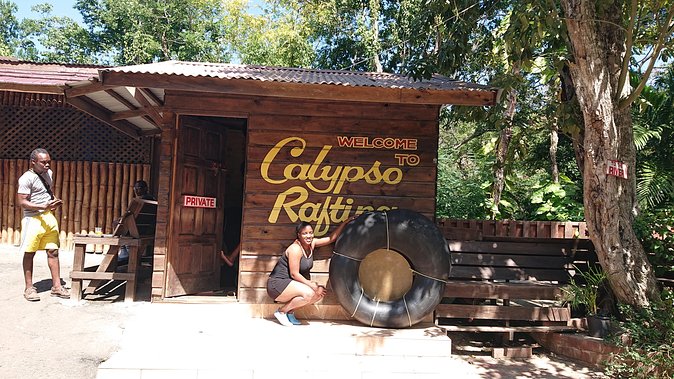 Dunn's River, River Tubing and Lunch Combo - Jerk lunch: where the day gets tasty and very real
