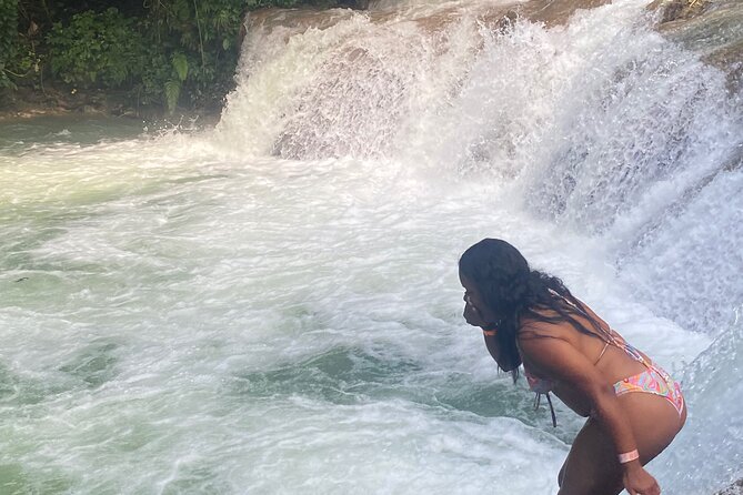 Dunns River Falls and Shopping Tour in Ocho Rios - Pickup and getting comfortable from Trelawny