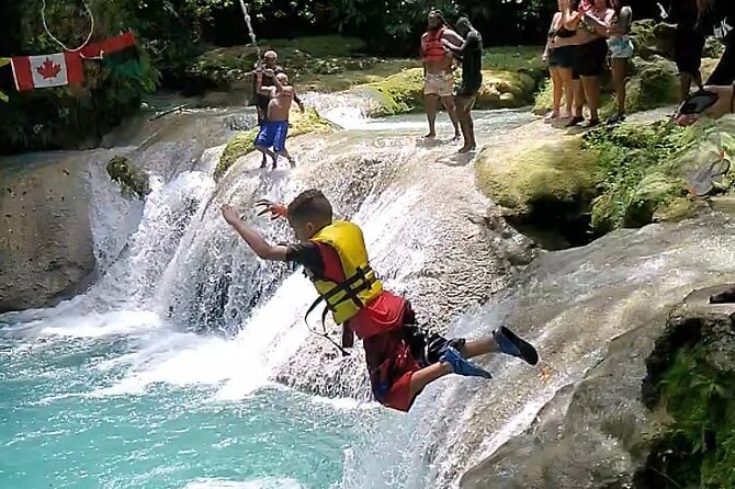 Dunns River Falls & Blue Hole Combo from Montego Bay with Pick Up - Montego Bay to Ocho Rios: the road time is part of the experience