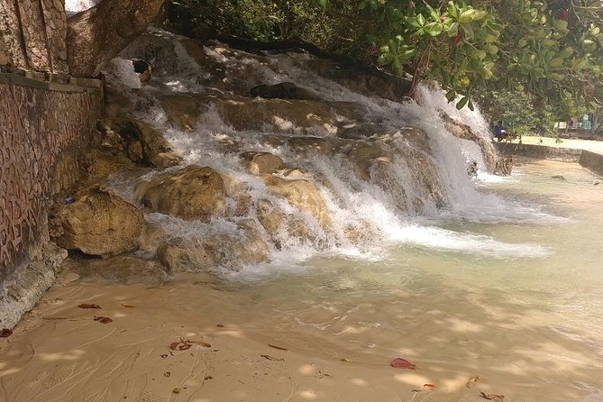 Dunns River Falls Scenic Tour - The Scenic Drive: Countryside Mountain Pass and Story Stops