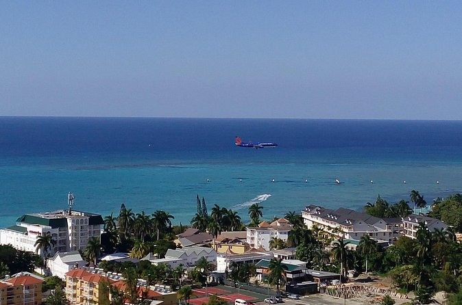 EXCLUSIVE AIRPORT / CRUISE PORT TRANSFER 1-4 Pax - Doctor’s Cave Beach, Spot It, Feel the Place, Move On