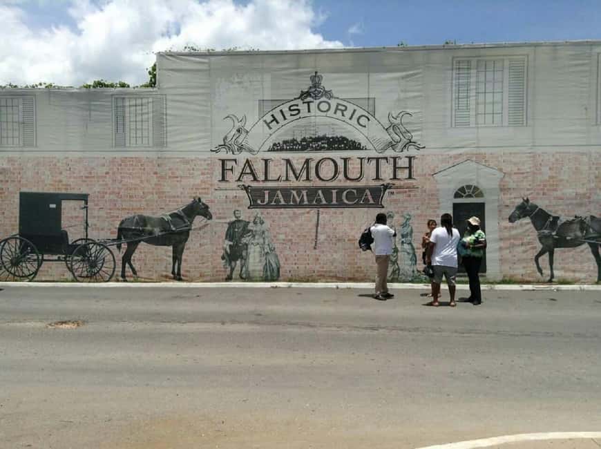 Falmouth: Historic Sightseeing Tour - Old streets, fast turns, and Doctor’s Cave beach time