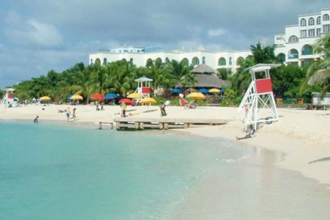 Falmouth Shore Excursion: Historic Sightseeing Tour and Doctor's Cave Beach - Who this tour suits best