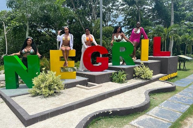 Full Day Tour of Negril Beach: Margaritaville & Rick's Cafe Live - Rick’s Cafe Live: Ocean views, food, music, and cliffside thrills