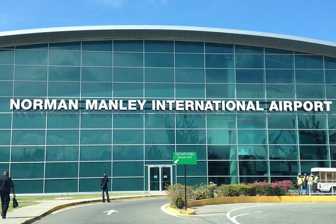 Group Private Kingston Airport Transfers (4 - 9 Persons) - Why a private Kingston airport transfer fits group trips