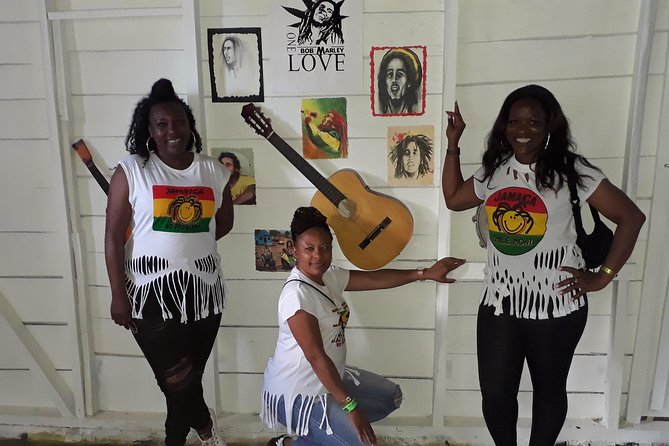 Jamaica Culture Tour: Culinary, Cultural, History and Dance - Market time, fruit sampling, and small stops that make the day