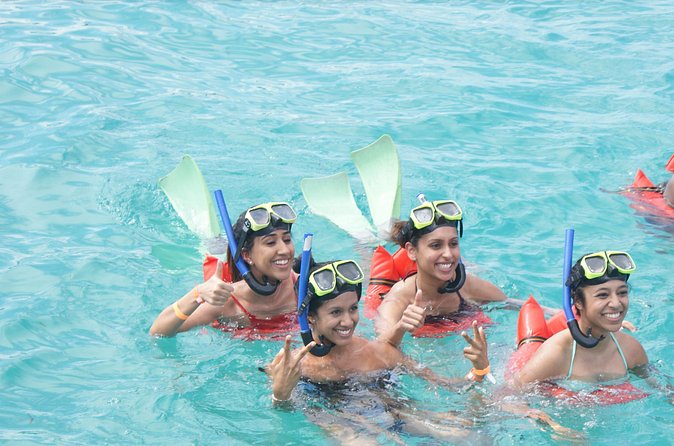 Jamaica Dunn's River Falls Party Cruise with Snorkeling - Mahogany Beach buffet lunch and the open bar setup