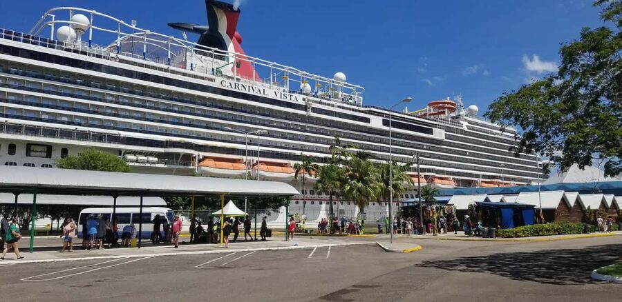 Jamaica's Dunn's River Falls & River Tubing Tour - The itinerary reality check: history stops are possible, not the main event