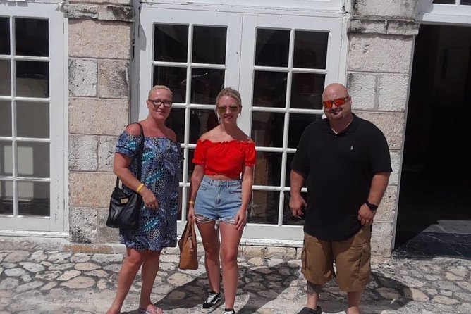 Jamaica Super Saver: Montego Bay & Rose Hall plus Mystic Lagoon Night Cruise - Rainbow shop time and dinner reality: how to avoid a hangry ending