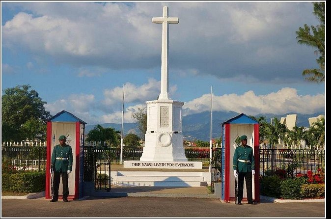 Kingston City Tour - Uptown routing to Hope Gardens and the Memorial of National Heroes
