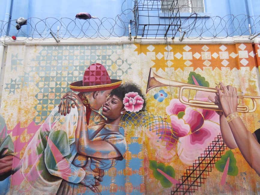 Kingston: Walking Tour with Mural Exploration - Time, pace, and what to bring for a 150-minute walk