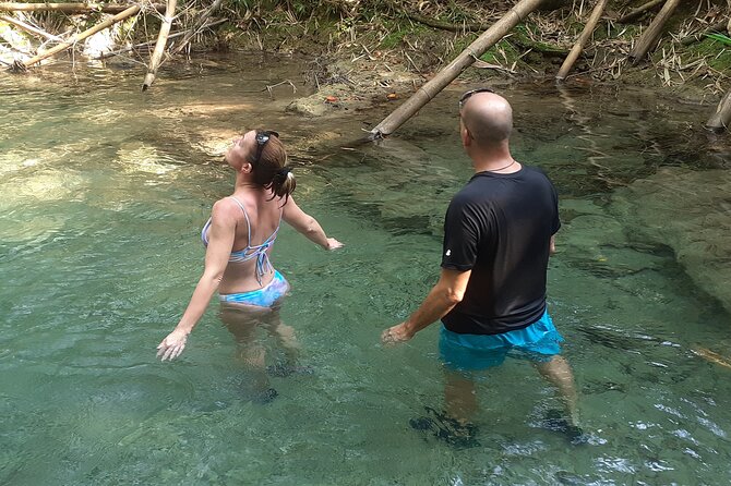 Mayfield Falls nature walk - Staying comfortable: water shoes, what to bring, and how to move on wet stone