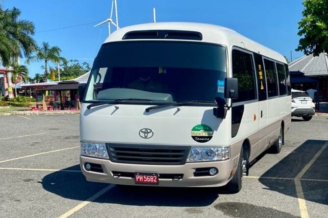 Montego Bay Airport Transfer to Resorts in Montego Bay - Ride Comfort That’s Not Just Marketing: AC, Wi-Fi, and Bottled Water