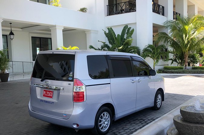 Montego Bay Airport Transfers ( Round Trip-Montego Bay Hotels) - Comfort for families: child seats and service animals