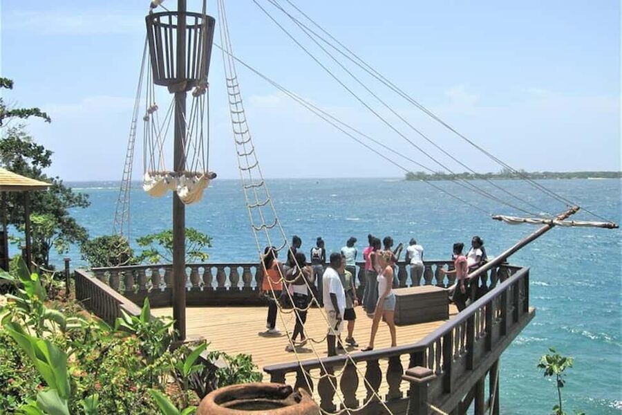 Montego Bay: Bob Marley's Nine Mile Admission & Guided Tour - Inside Nine Mile, Mt. Zion, the church, and the guide’s role