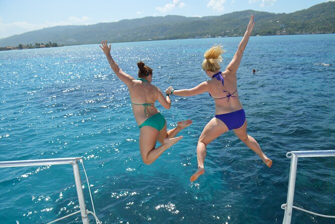 Montego Bay Catamaran: Snorkel Tour with Open Bar & Reggae DJ - Snorkeling in Montego Bay Marine Park: What You Do and Why It Works
